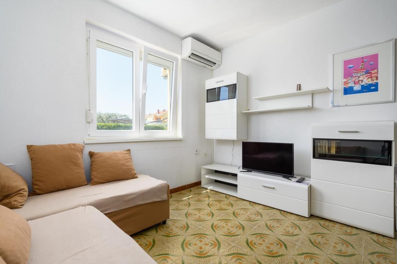 House With Apartments Mila Umag Exterior foto
