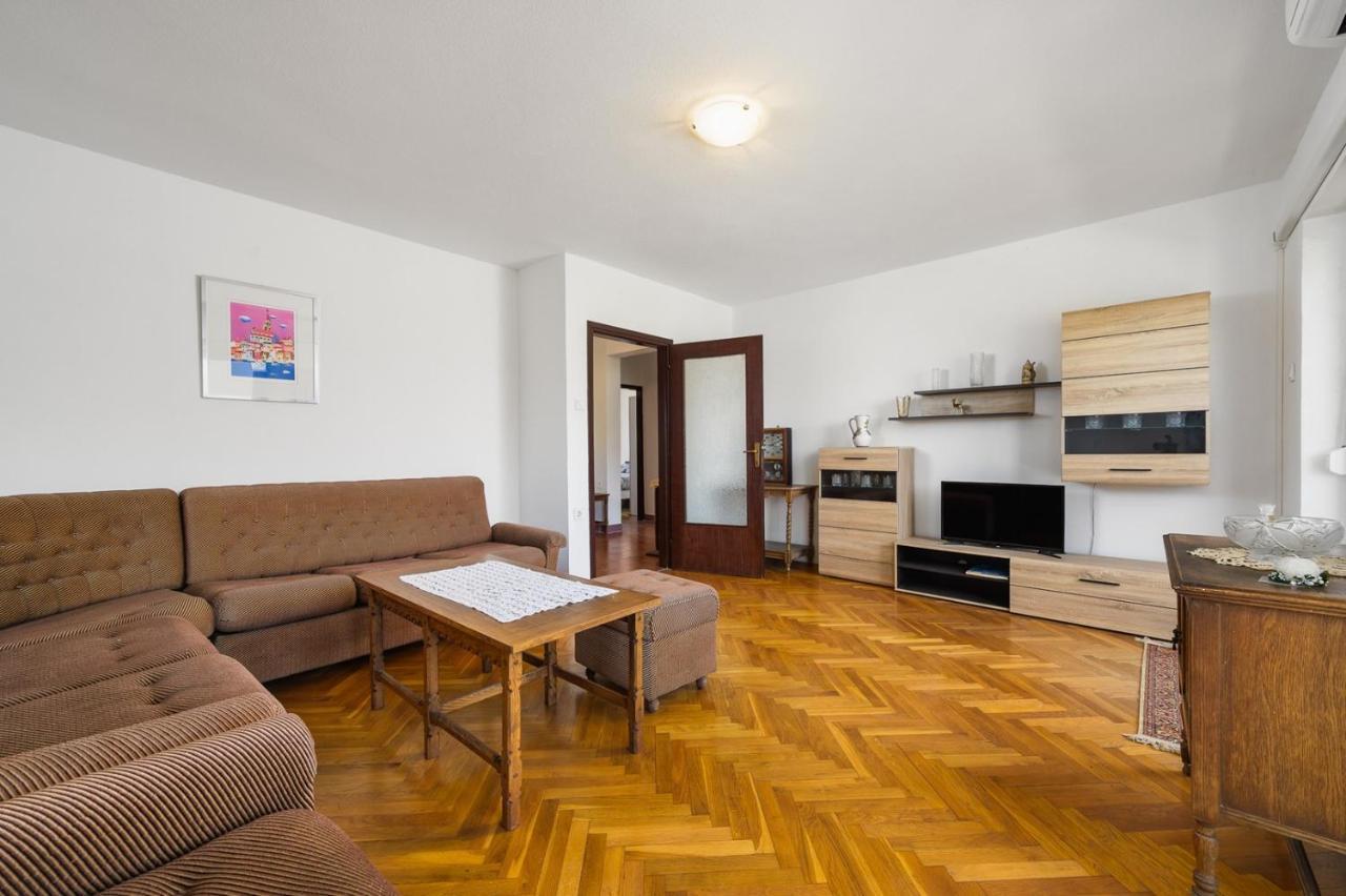 House With Apartments Mila Umag Exterior foto
